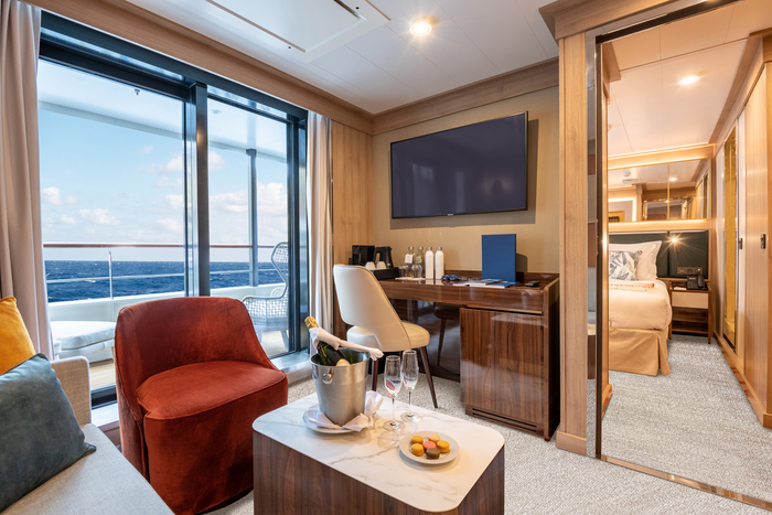 Quark Expedition World Voyager, Owners Suite.jpg